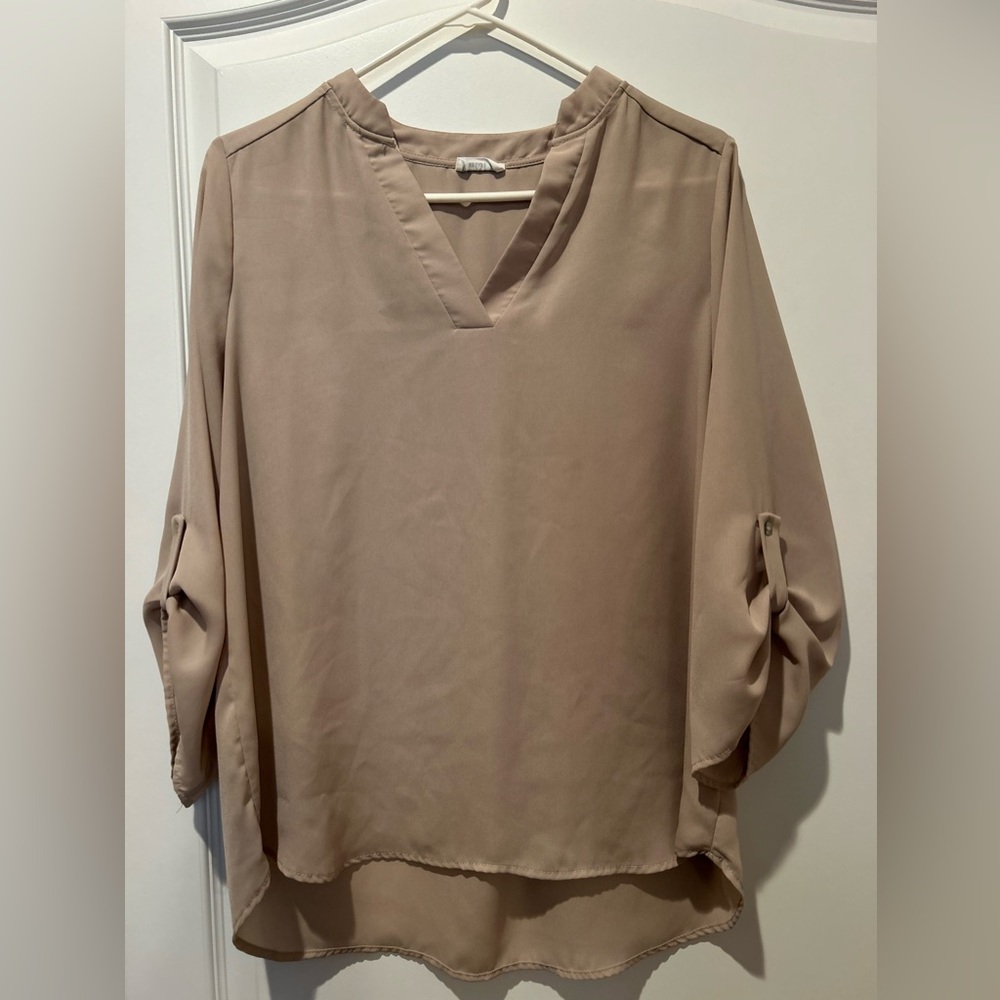 West K Women's Medium Tan V-Neck Blouse